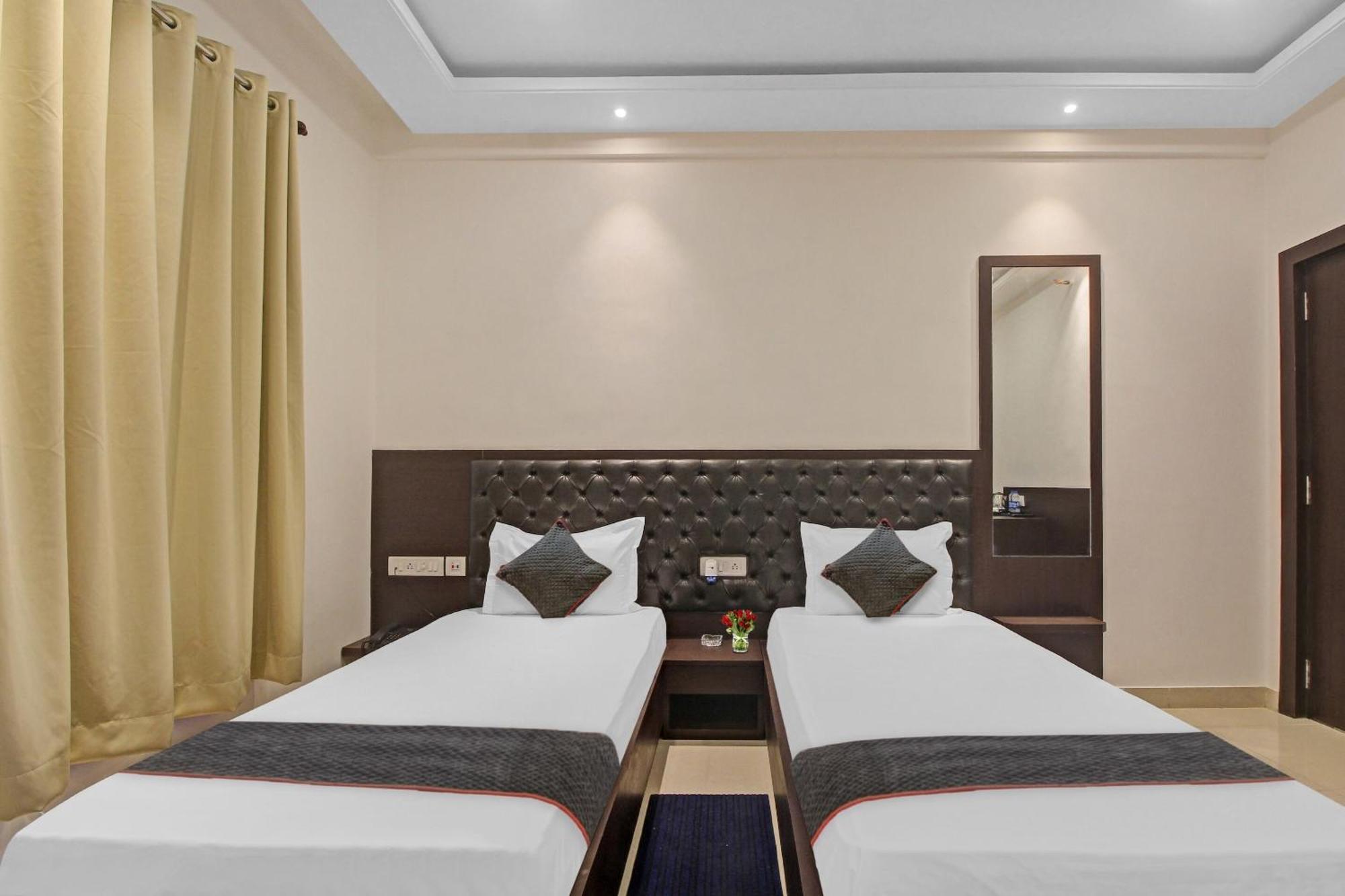 Super Townhouse Centre Point Inn Near Esplanade Metro Station Calcutta  Esterno foto
